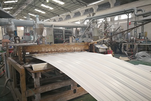 The Benefits of Using PVC Roof Tiles PVC Plastic Roofing Sheet Compared to Conventional Clay Tile